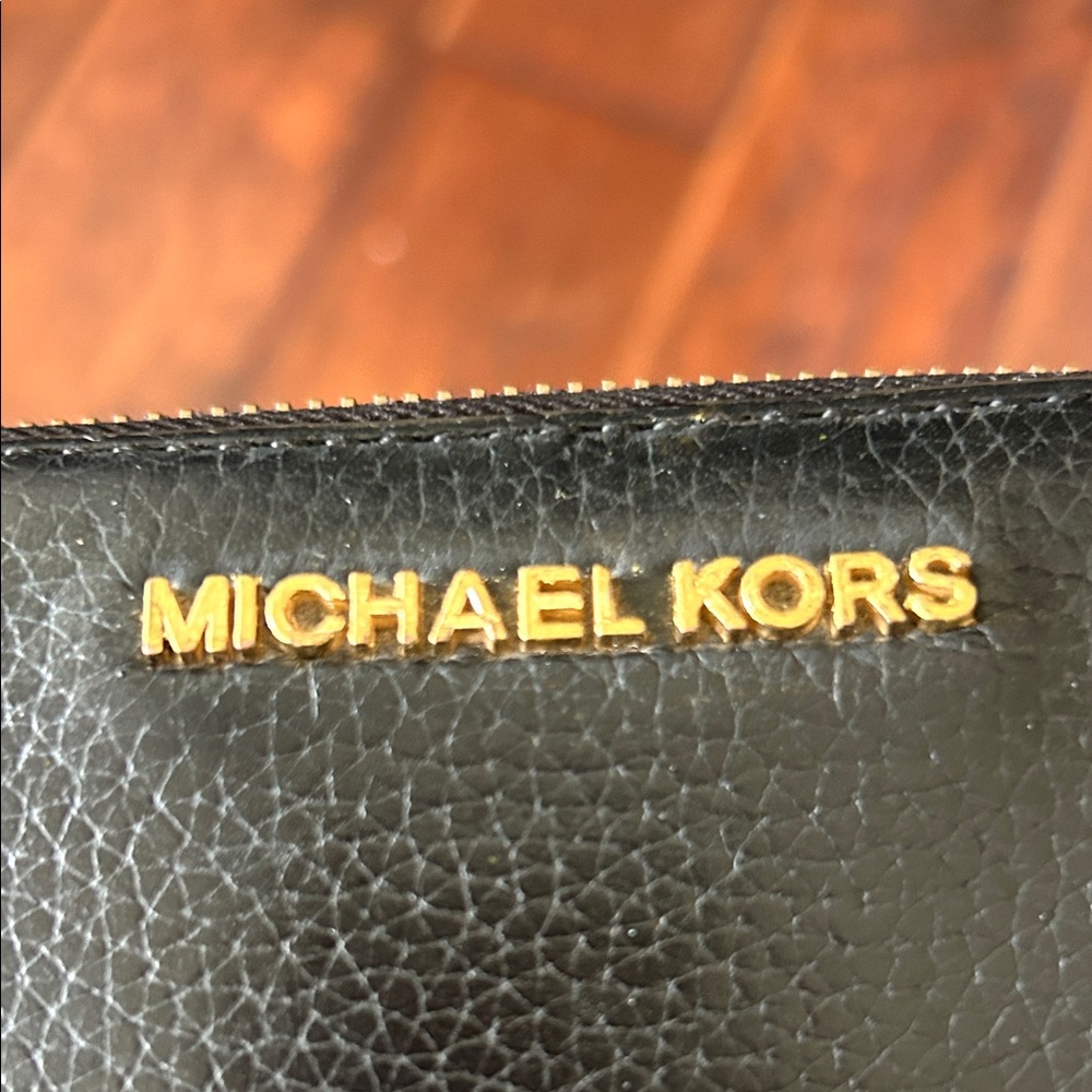 Michael Kors huge Leather Wristlet wallet - Picture 5 of 9